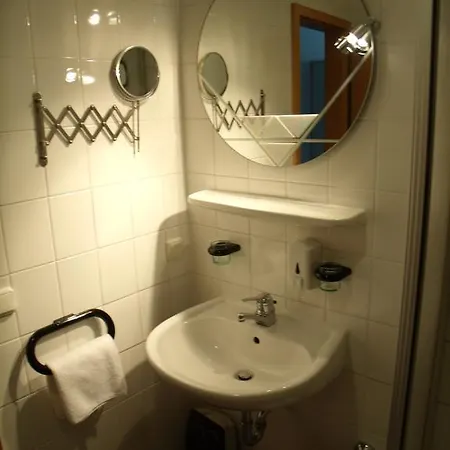 Отель Zum Niestetal