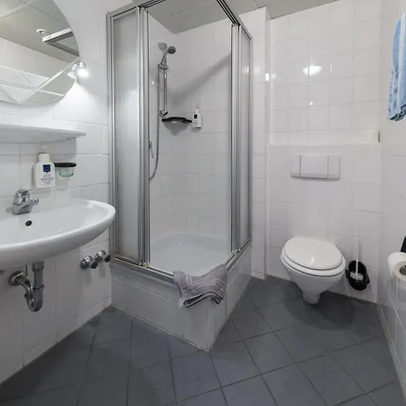 Hotel Zum 2*