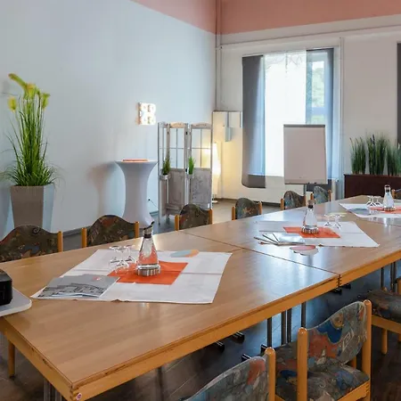 Zum Hotel Niestetal